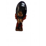 Beeld vrouw aan spiegel Beeld vrouw aan spiegel